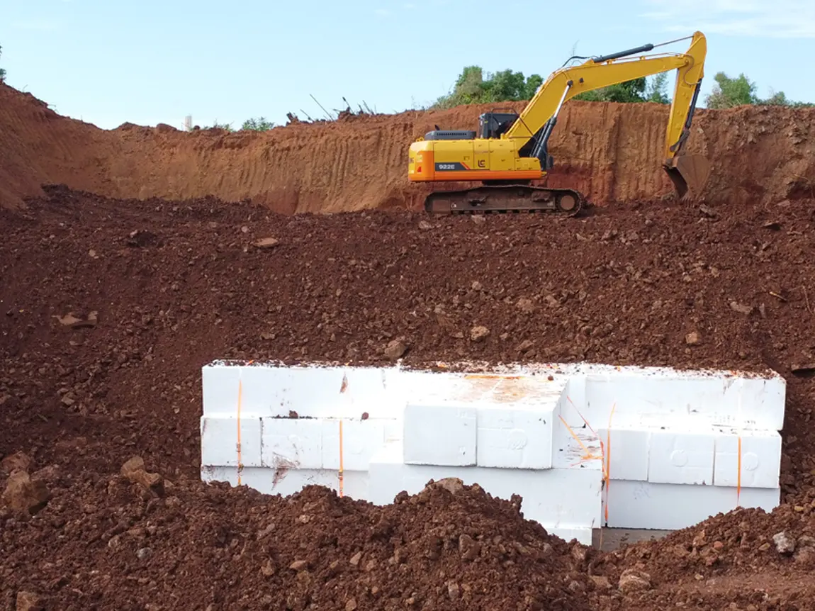 Como a engenharia moderna está reduzindo cargas no solo e acelerando obras de infraestrutura